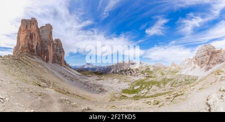 Schöne Panoramasicht auf die Tre Cime di Lavaredo. Italienische Dolomiten. Südtirol, Italien Stockfoto