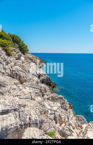 Klippen im Mljet Nationalpark in Kroatien Stockfoto