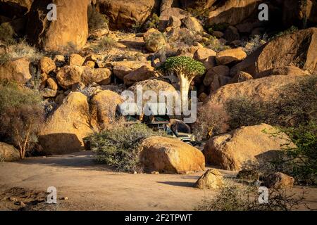 Klassischer Campingplatz entlang der Spitzkoppe in Namibia Stockfoto