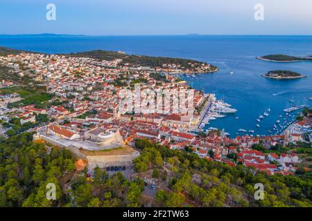 Blick auf die Inseln Hvar und Pakleni in Kroatien Stockfoto