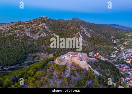 Sonnenuntergang Luftaufnahme der Spanjola Festung in Hvar, Kroatien Stockfoto