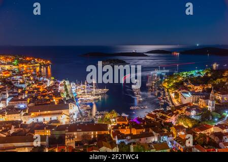 Blick auf die Inseln Hvar und Pakleni in Kroatien Stockfoto