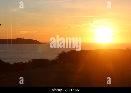 Sonnenaufgang über dem atlantik, vom Fenster aus gesehen Des Carlyon Bay Hotel Restaurant zum Frühstück über Weihnachten Stockfoto