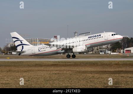 Greek Aegean Airlines Airbus A320-200 mit der Zulassung SX-DVG in Frankfurt. Stockfoto