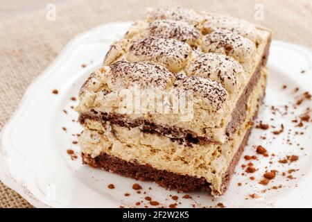 Teil des traditionellen italienischen Tiramisu Kuchen. Party-Dessert Stockfoto