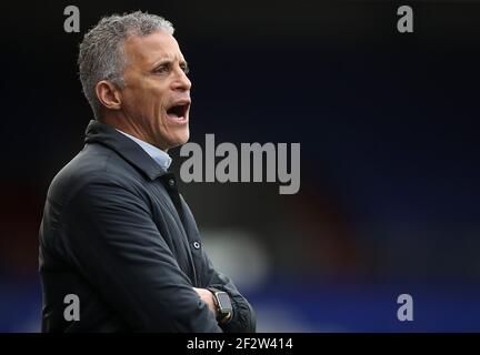 Oldham Athletic Manager Keith Curle während der Sky Bet League zwei Spiel im Boundary Park, Oldham. Stockfoto