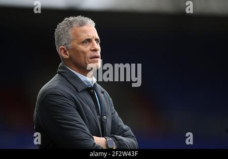 Oldham Athletic Manager Keith Curle während der Sky Bet League zwei Spiel im Boundary Park, Oldham. Stockfoto