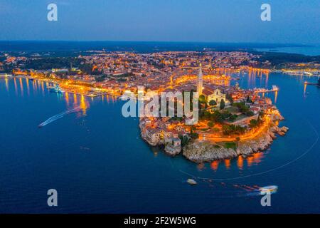 Sonnenuntergang Luftaufnahme der kroatischen Stadt Rovinj Stockfoto
