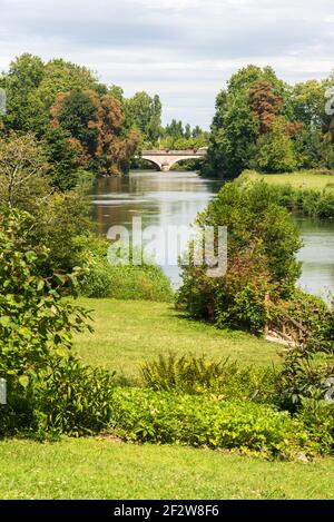 Die formalen Gärten im Chateau Le Lude in den Pays De La Loire Region von Frankreich Stockfoto