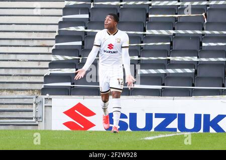 MILTON KEYNES. VEREINIGTES KÖNIGREICH. MÄRZ 13th: Milton Keynes Dons Ethan Laird während der ersten Hälfte des Sky Bet League 1-Spiels zwischen MK Dons und Accrington Stanley im Stadium MK, Milton Keynes am Samstag, 13th. März 2021. (Kredit: John Cripps - MI News) Kredit: MI Nachrichten & Sport /Alamy Live Nachrichten Stockfoto