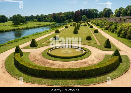 Die formalen Gärten im Chateau Le Lude in den Pays De La Loire Region von Frankreich Stockfoto