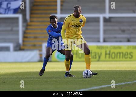 HARTLEPOOL, GROSSBRITANNIEN. MÄRZ 13th Tyrone Barnett von Eastleigh im Einsatz mit Timi Odusina von Hartlepool United während des Vanarama National League-Spiels zwischen Hartlepool United und Eastleigh im Victoria Park, Hartlepool am Samstag, 13th. März 2021. (Kredit: Mark Fletcher, Mi News) Kredit: MI Nachrichten & Sport /Alamy Live Nachrichten Stockfoto