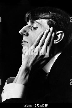 Aubrey Beardsley. Porträt des englischen Illustrators und Autors Aubrey Vincent Beardsley (1872-1898) von Frederick H. Evans, 1894 Stockfoto