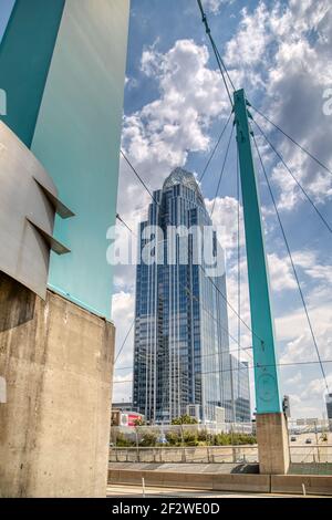 Der Great American Tower am Queen City Square dominiert die Skyline von Cincinnati, deren Krone von der Tiara von Prinzessin Diana inspiriert ist. Stockfoto