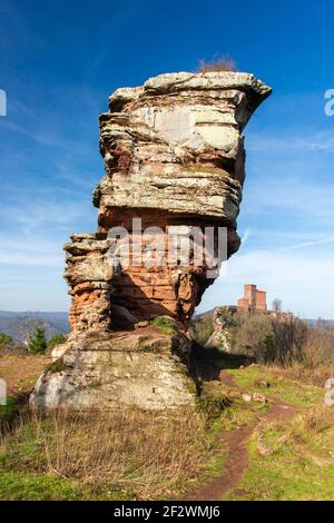 Anebos und Trifels, zwei mittelalterliche Burgen im Pfälzerwald Stockfoto