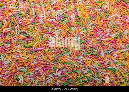 Hintergrund und Textur von bunten Kuchen Dekorationen. Bunte Streuseln Hintergrund, Dekoration für Kuchen und Bäckerei. Stockfoto