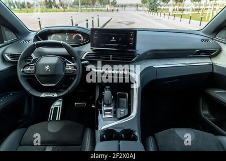 Peugeot 3008 ist eine kompakte Frequenzweiche, die vom französischen Automobilhersteller Peugeot vorgestellt wurde. Es hat ein einzigartiges Innendesign. Stockfoto