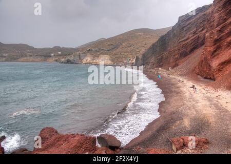 Roter Strand auf Santorini Insel in Griechenland Stockfoto