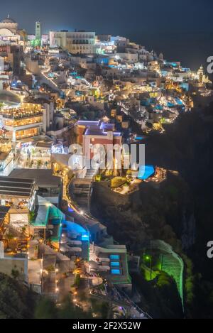 Nachtansicht von Thira/Fira, Santorini, Griechenland Stockfoto