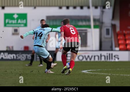 LINCOLN, GROSSBRITANNIEN. MÄRZ 13th: Oliver Rathbone von Rochdale punktet beim Sky Bet League 1 Spiel zwischen Lincoln City und Rochdale im LNER Stadium, Lincoln am Samstag, 13th. März 2021. (Kredit: James HolyOak, Mi News) Kredit: MI Nachrichten & Sport /Alamy Live Nachrichten Stockfoto