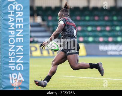 LONDON, GROSSBRITANNIEN. 13th, März 2021. Rotimi Segun von Saracens kann es beim Greene King IPA Championship Rugby Match zwischen Saracens und Jersey Reds am Samstag, den 13. März 2021, im Stonex Stadium versuchen. LONDON ENGLAND. Kredit: Taka G Wu/Alamy Live Nachrichten Stockfoto