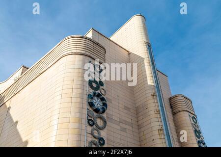 Außenansicht des Gateway House (New Wine Church), einer nicht konfessionellen christlichen Megachurch im ehemaligen Coronet Cinema in Woolwich, London, Großbritannien Stockfoto