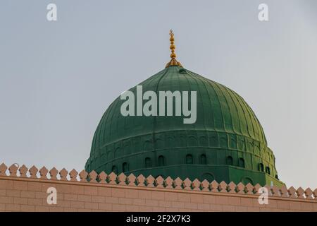 Kuppel der Moschee des Propheten Muhammad oder Masjid Nabawi in Medina, Saudi-Arabien. Stockfoto