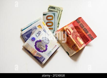 Papiergeld: Britische Pfund, US-Dollar, Euro Stockfoto