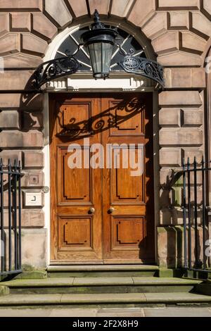 Seiteneingang zum Rathaus in Liverpool Stockfoto