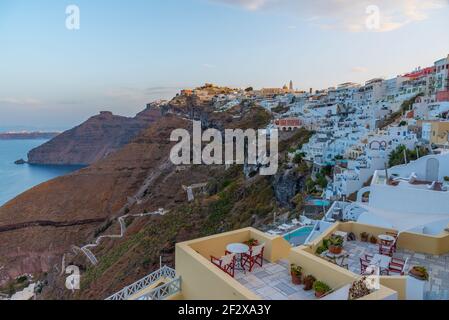 Sonnenansicht von Thira/Fira, Santorini, Griechenland Stockfoto