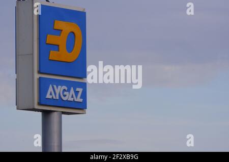 Opet und Aygaz Schild im Freien Stockfoto