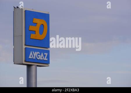 Opet und Aygaz Schild im Freien Stockfoto