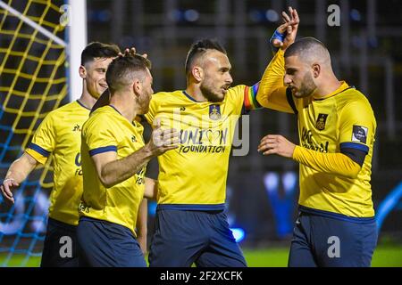 Guillaume Francois feiert mit seinen Teamkollegen, nachdem er bei einem Fußballspiel zwischen Royale Union Saint-Gilloise und RWDM am Samstag, 13., Punkten konnte Stockfoto