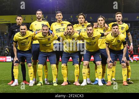 Union's Spieler abgebildet Pose für ein Gruppenbild zu Beginn eines Fußballmatches zwischen Royale Union Saint-Gilloise und RWDM, Samstag, 13. März 2021 Stockfoto