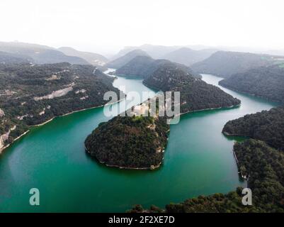 Luftpanorama von Sant Pere de Casserres Kloster isoliert kirche auf einem Hügel an der Ter Flussbiegung Les Masies de Roda Osona Katalonien Spanien Europa Stockfoto