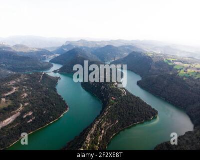 Luftpanorama auf Sant Pere de Casserres Kloster isoliert kirche auf einem Hügel an der Ter Flussbiegung Les Masies de Roda Osona Katalonien Spanien Europa Stockfoto