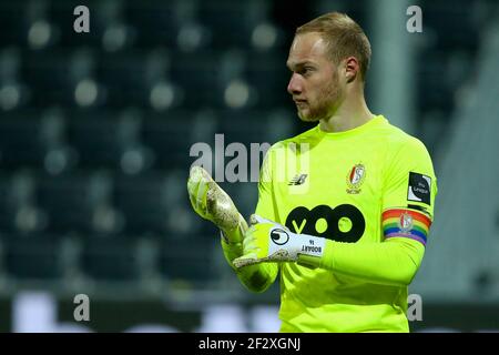 EUPEN, BELGIEN - 13. MÄRZ: Torwart Arnaud Bodar von Standard de Liege während des Croky Cup-Spiels zwischen KAS Eupen und Standard Luik in Keh Stockfoto