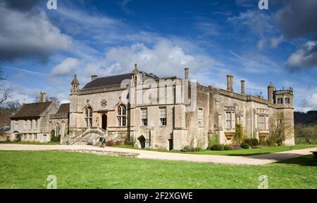 Außenfassade von Lacock Abbey, Wiltshire, Großbritannien Stockfoto