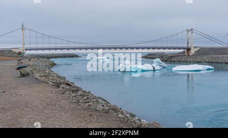 Brücke über die Jokulsarlon Lagune auf Island Stockfoto