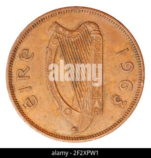 Old Irish Coin of Hen Penny 1D of 1963 close Nach oben Stockfoto