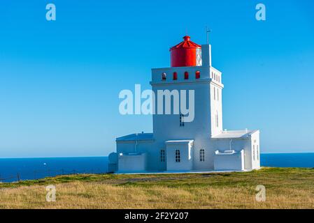 Leuchtturm Dyrholaey auf Island Stockfoto