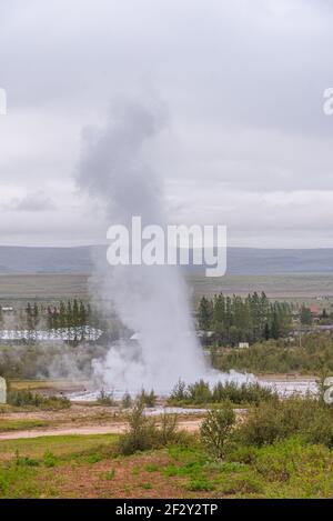Strokkur Geothermie Gebiet in Island Stockfoto