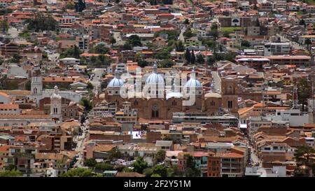 Ansicht der Kathedrale der Unbefleckten Empfängnis und der Altstadt, Cuenca, Ecuador Stockfoto