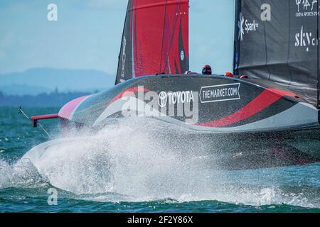 (210314) -- AUCKLAND, 14. März 2021 (Xinhua) -- Emirates Team Neuseeland segelt während des America's Cup Finals 36th in Auckland, Neuseeland, 13. März 2021. (COR36/Studio Borlenghi/Handout via Xinhua) Stockfoto