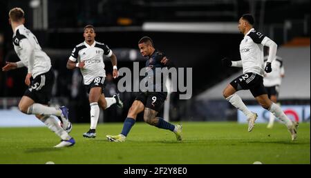 London, Großbritannien. März 2021, 13th. Gabriel Jesus (2nd R) von Manchester City spielt am 13. März 2021 im Craven Cottage in London, Großbritannien, beim Spiel der englischen Premier League zwischen Fulham und Manchester City. Quelle: Han Yan/Xinhua/Alamy Live News Stockfoto