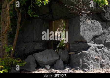 Ein Schild auf einem Felsen Foto in hoher Qualität Stockfoto