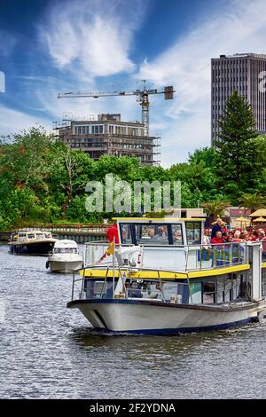 Ein Sightseeing-Boot auf der Spree Stockfoto