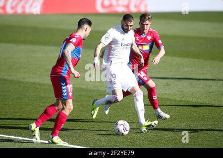 Karim Benzema von Real Madrid und Tete Morente, Raul Guti von Elche während der spanischen Meisterschaft La Liga Fußballspiel zwischen Real Madrid und Elche am 13. März 2021 im Alfredo di Stefano Stadion in Valdebebas, Madrid, Spanien - Foto Oscar J Barroso / Spanien DPPI / DPPI / LiveMedia Stockfoto