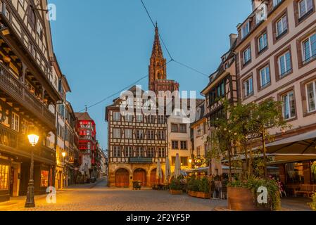 Sonnenaufgang Blick auf die Kathedrale unserer Dame von Straßburg, Frankreich Stockfoto