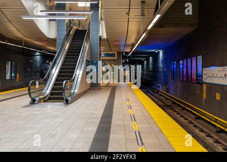 Die Waterfront Station Skytrain Canada Line U-Bahn-Plattform. Vancouver, Kanada Stockfoto
